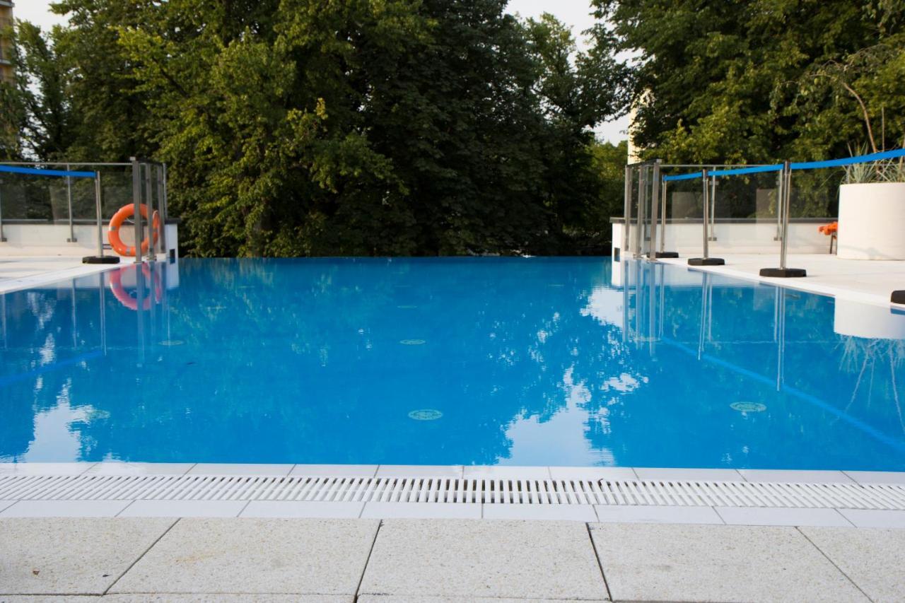 Nadmorskie Tarasy Park I Morze Kolobrzeg